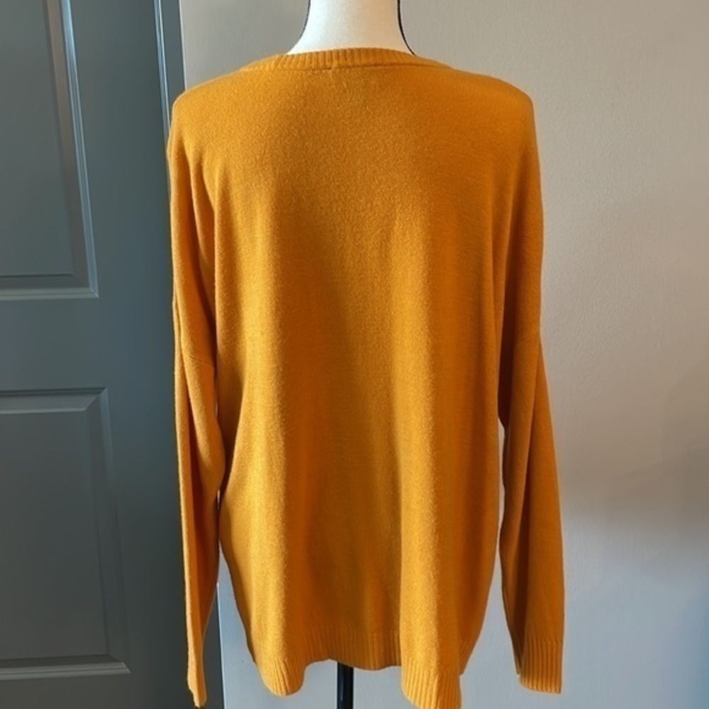 Express Gold Sweater​ - Picture 4 of 5